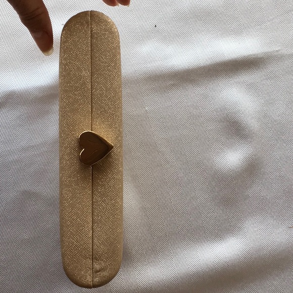 Gold Box Style Clutch (w/shoulder strap) with Heart Clasp. - Picture 5 of 6